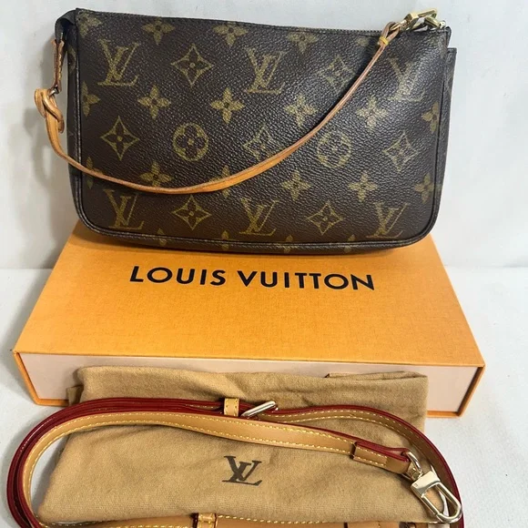 Louis Vuitton Pochette Accessory - Picture 2 of 11